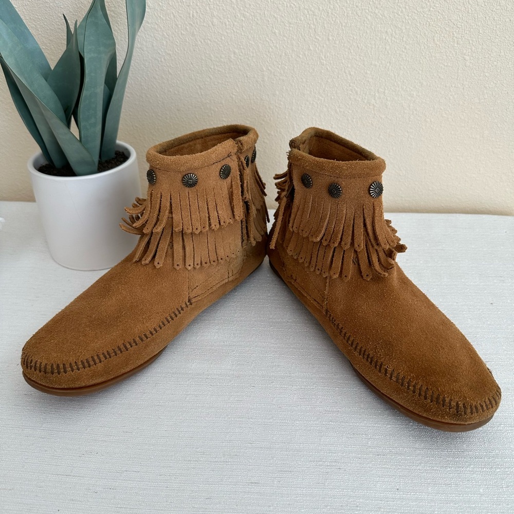 Minnetonka Carmel Suede Leather Side Zip Double Fringe Booties Woman’s 9 - Picture 5 of 9